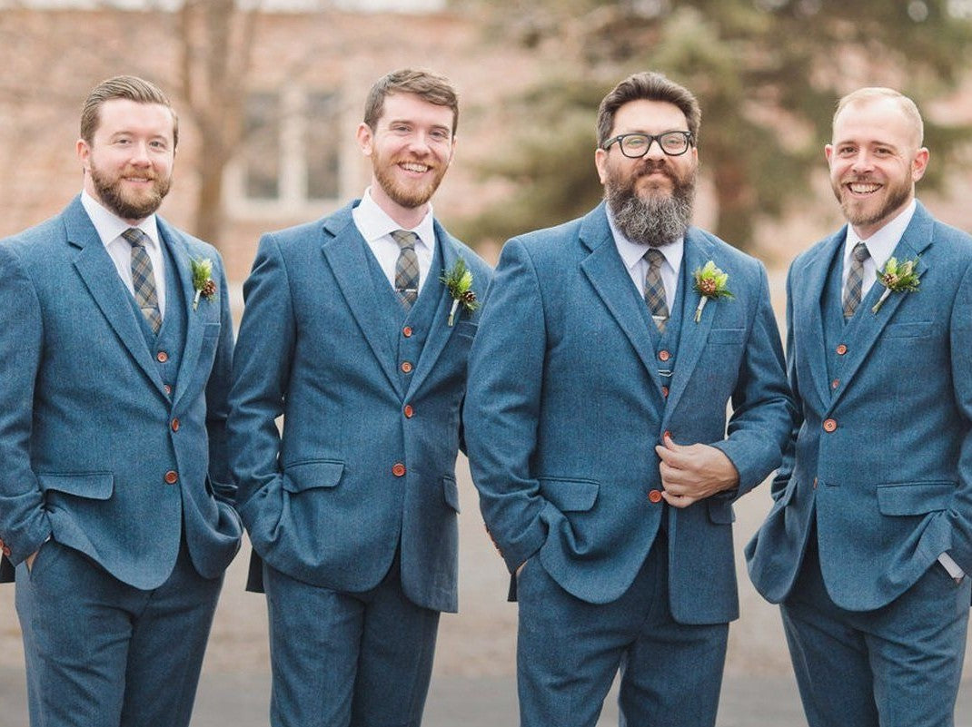 Blue suits groomsmen best sale